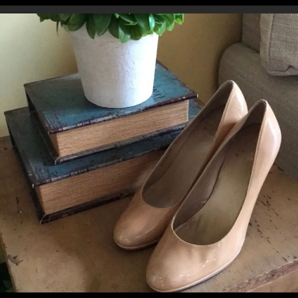 Stuart Weitzman Size 5.5 Cream Colored Heels - Picture 2 of 8